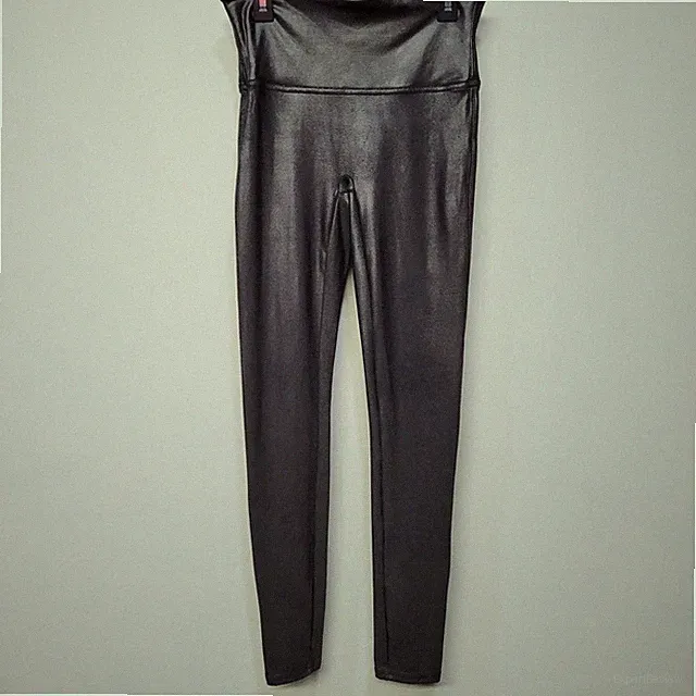 Spanx Leggings Medium Black Faux Leather No Center Seam Shaping Contoured Waist